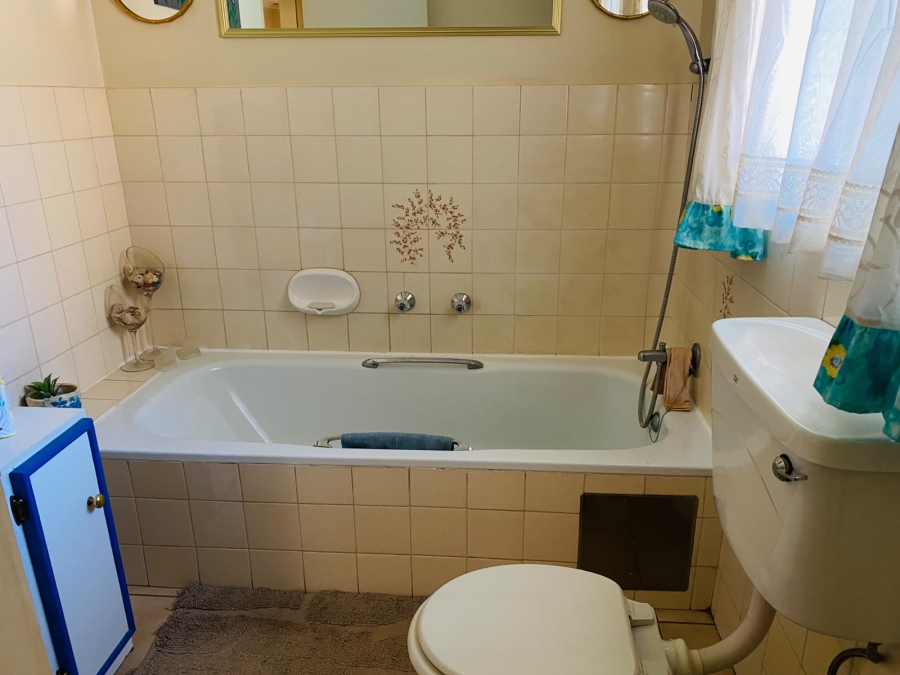 4 Bedroom Property for Sale in Garsfontein Gauteng