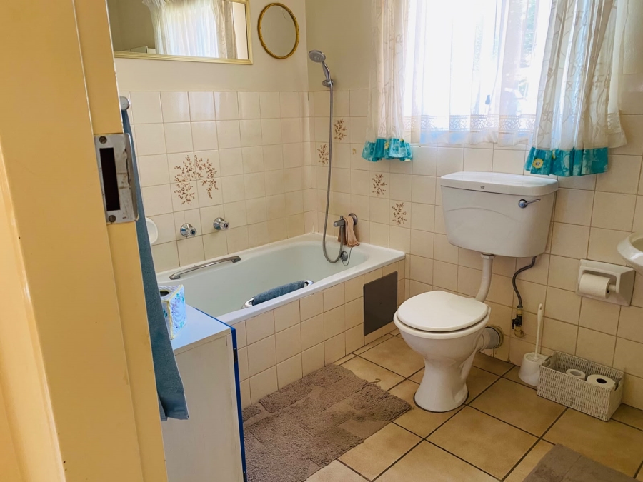 4 Bedroom Property for Sale in Garsfontein Gauteng