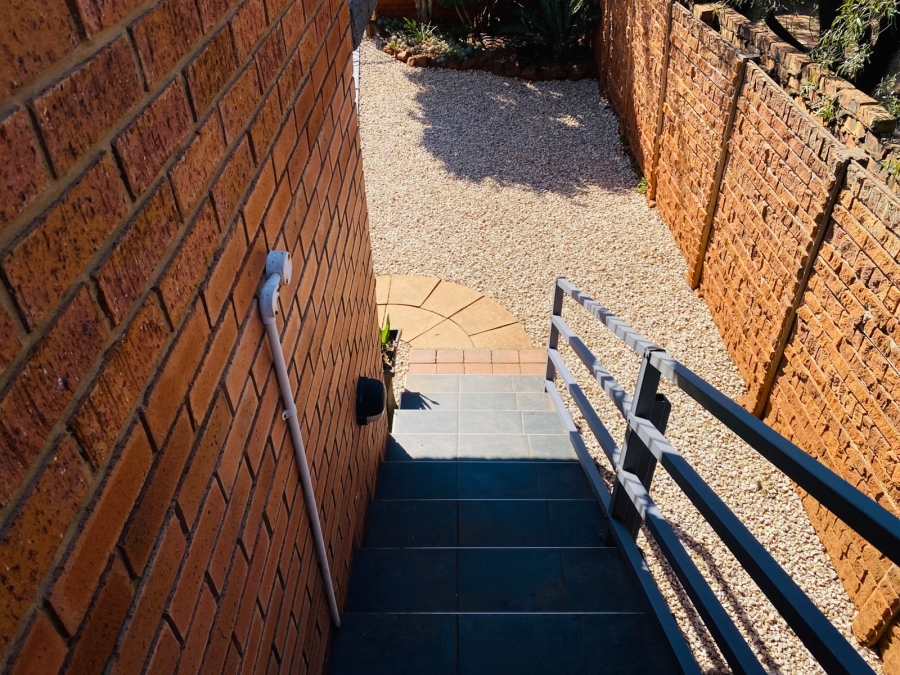 4 Bedroom Property for Sale in Garsfontein Gauteng