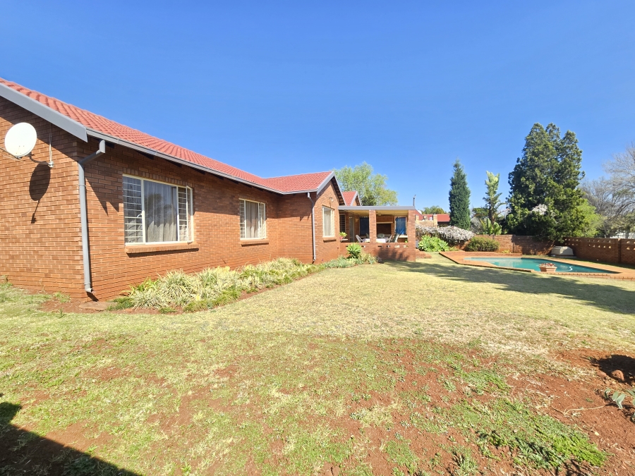 4 Bedroom Property for Sale in Garsfontein Gauteng
