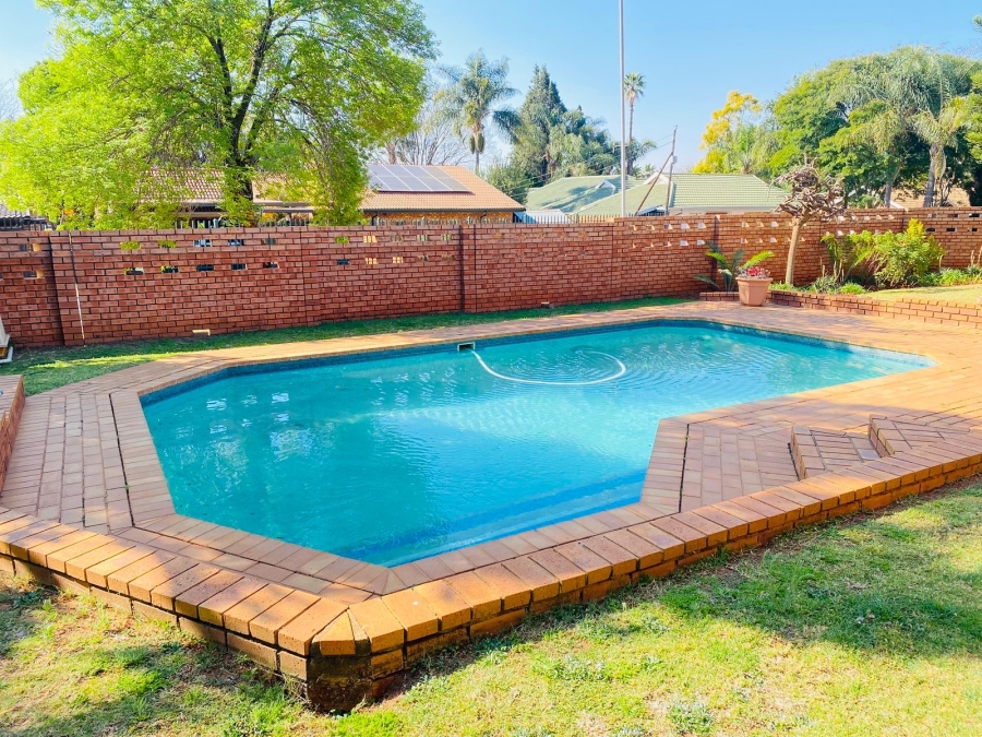 4 Bedroom Property for Sale in Garsfontein Gauteng
