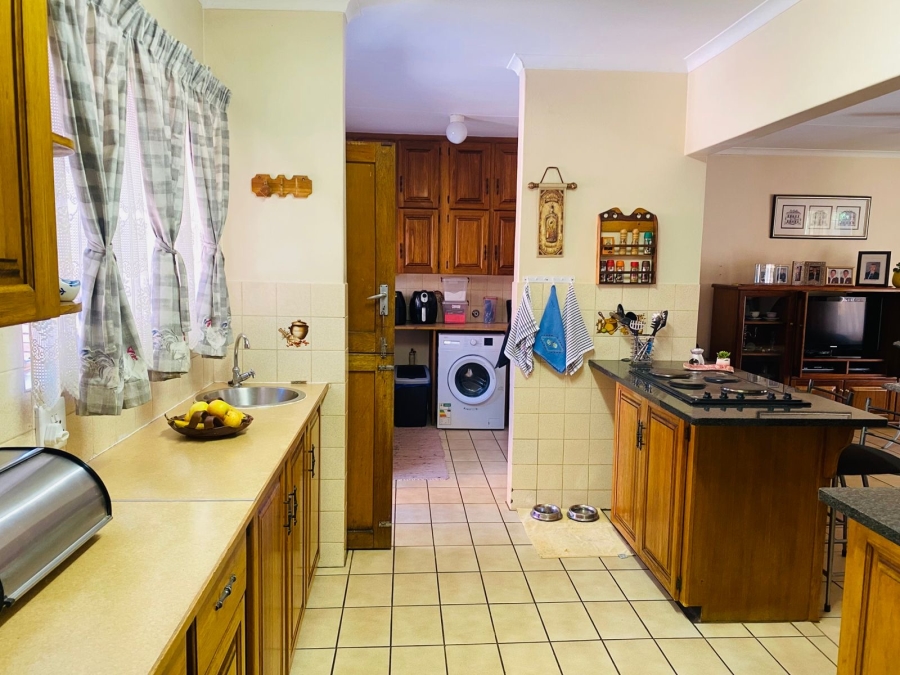 4 Bedroom Property for Sale in Garsfontein Gauteng