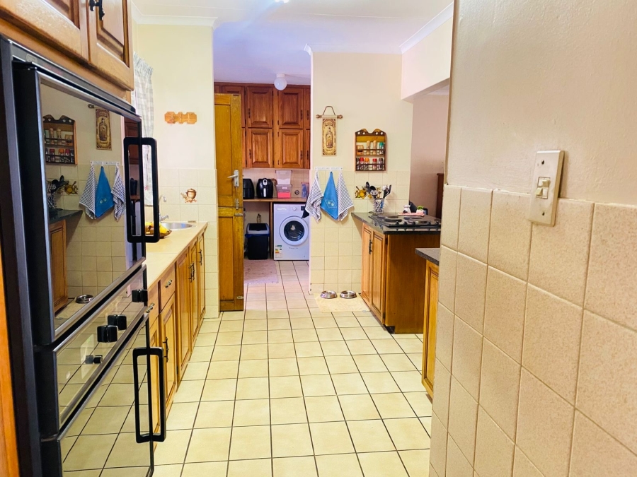 4 Bedroom Property for Sale in Garsfontein Gauteng