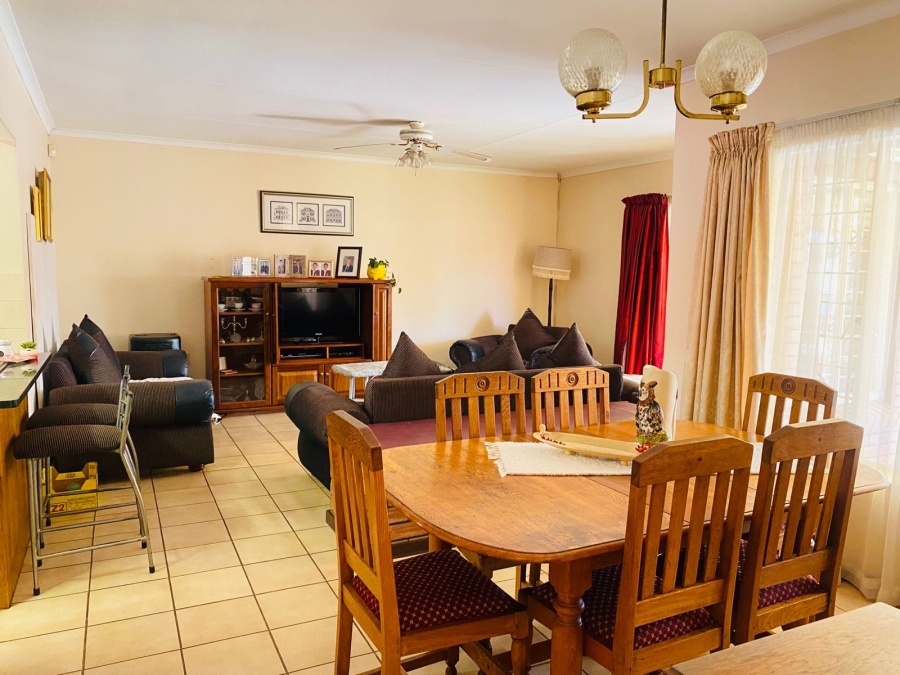 4 Bedroom Property for Sale in Garsfontein Gauteng
