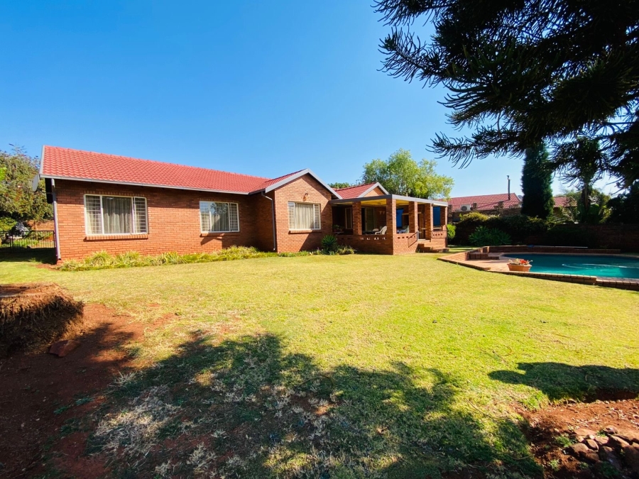 4 Bedroom Property for Sale in Garsfontein Gauteng
