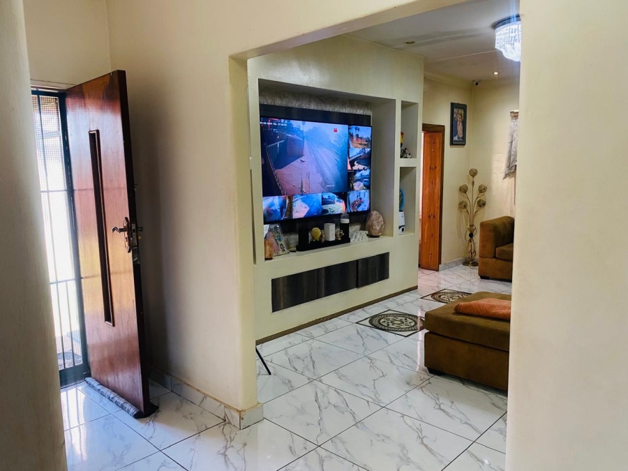 4 Bedroom Property for Sale in Pretoria Gardens Gauteng