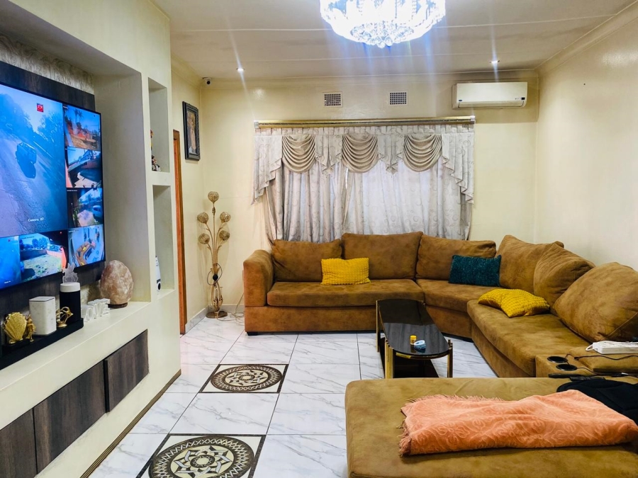 4 Bedroom Property for Sale in Pretoria Gardens Gauteng
