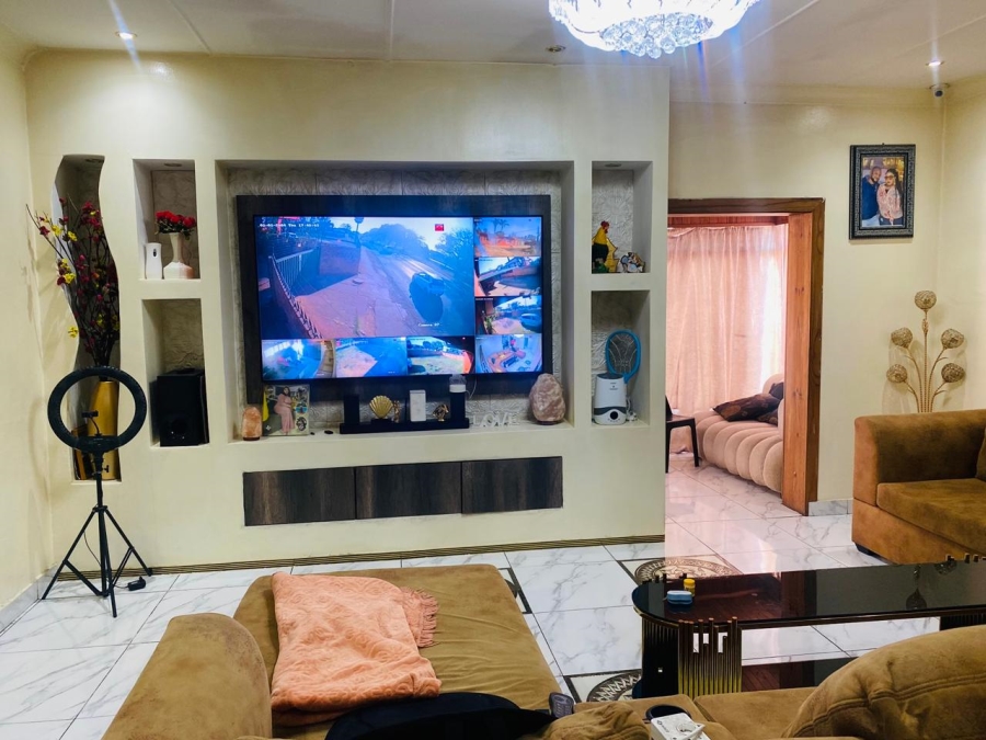 4 Bedroom Property for Sale in Pretoria Gardens Gauteng