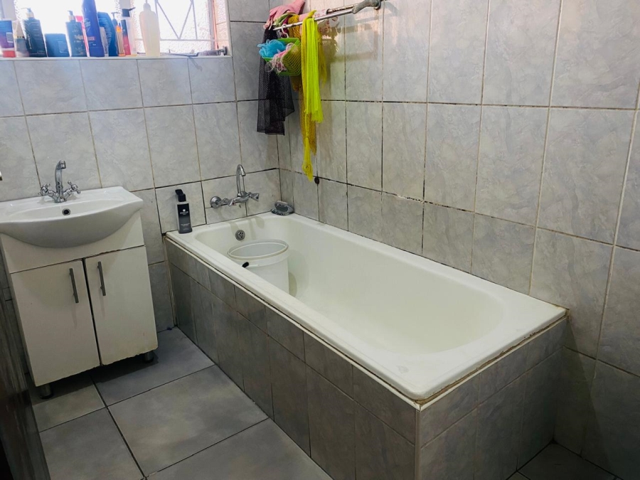 4 Bedroom Property for Sale in Pretoria Gardens Gauteng