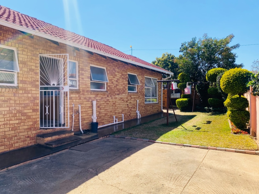 3 Bedroom Property for Sale in Soshanguve UU Gauteng