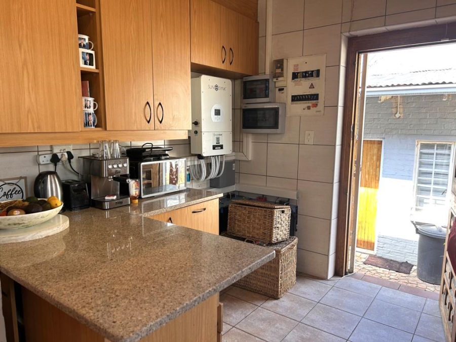 To Let 3 Bedroom Property for Rent in Sandringham Gauteng