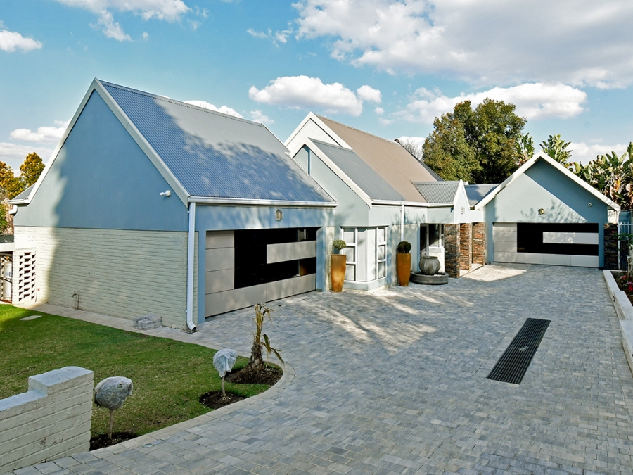 4 Bedroom Property for Sale in Hurlingham Manor Gauteng