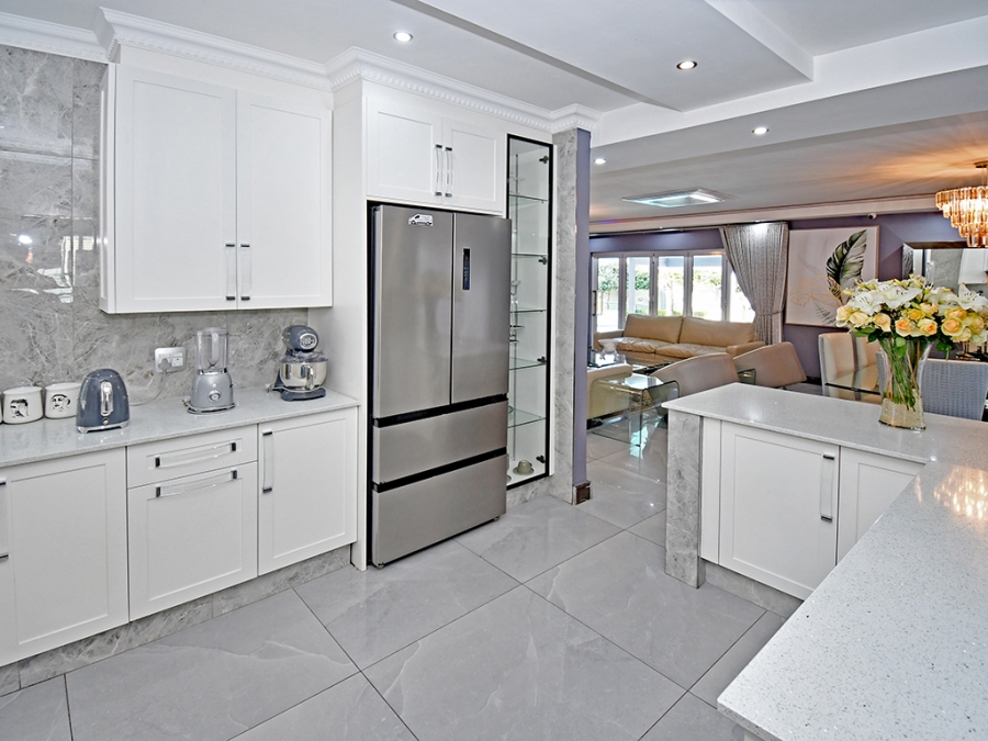 4 Bedroom Property for Sale in Hurlingham Manor Gauteng