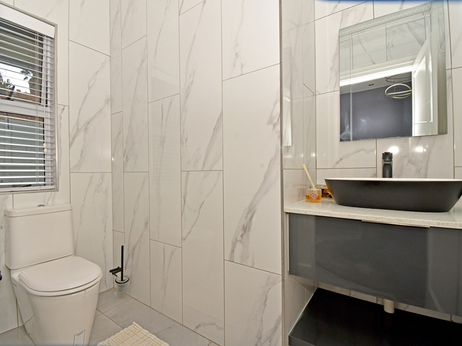 4 Bedroom Property for Sale in Hurlingham Manor Gauteng