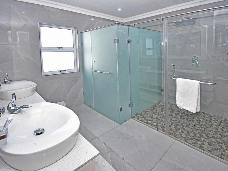 4 Bedroom Property for Sale in Hurlingham Manor Gauteng