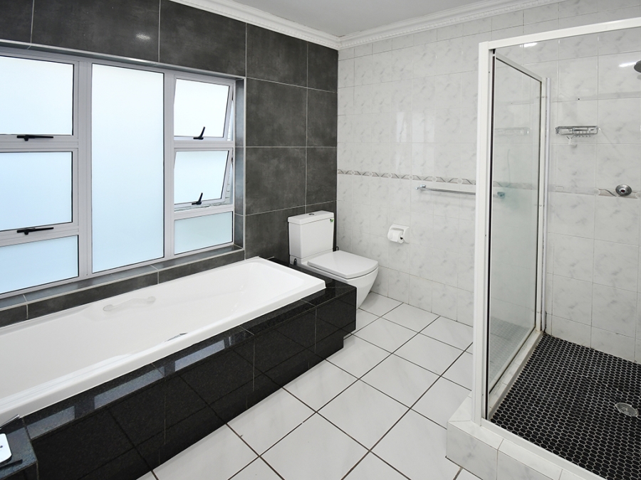 4 Bedroom Property for Sale in Hurlingham Manor Gauteng
