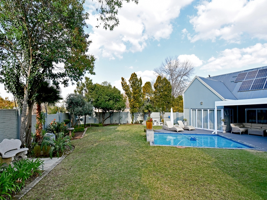 4 Bedroom Property for Sale in Hurlingham Manor Gauteng