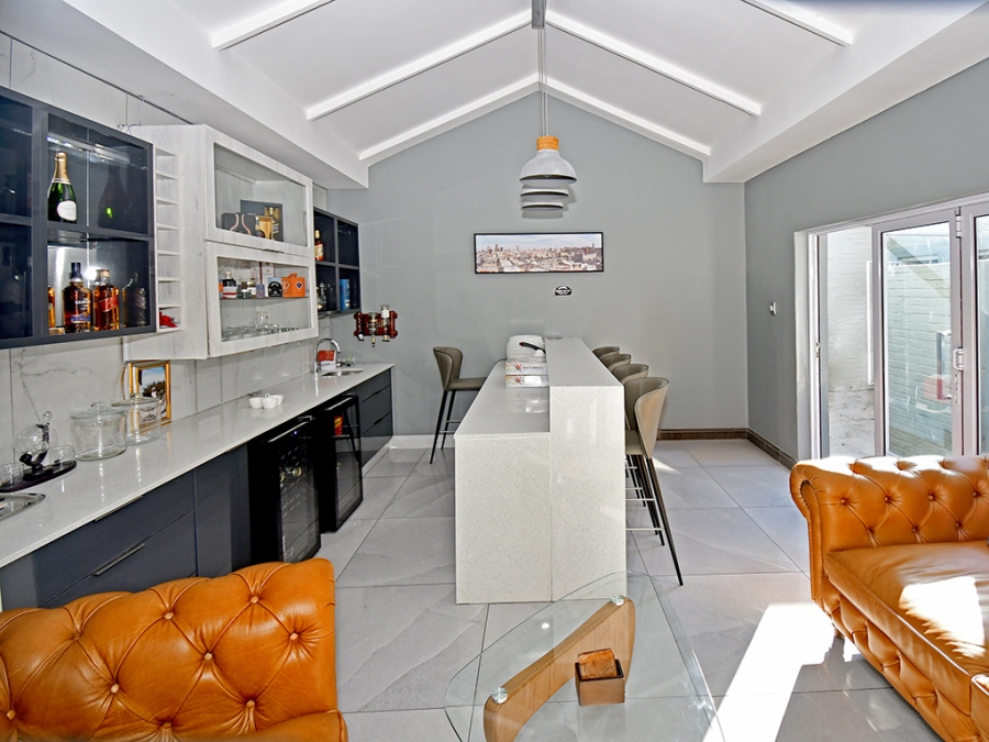 4 Bedroom Property for Sale in Hurlingham Manor Gauteng