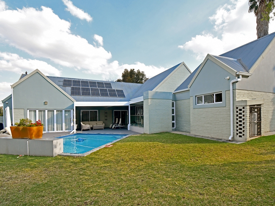 4 Bedroom Property for Sale in Hurlingham Manor Gauteng