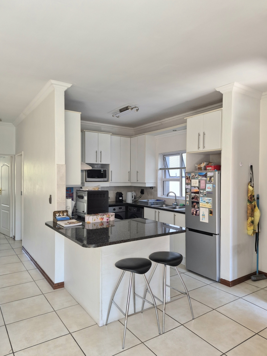 2 Bedroom Property for Sale in Saxonwold Gauteng
