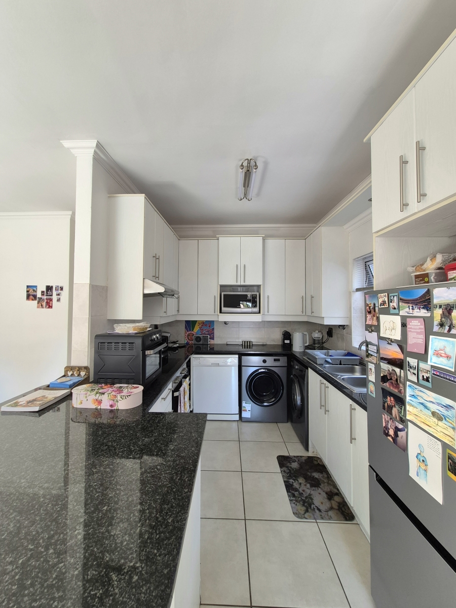 2 Bedroom Property for Sale in Saxonwold Gauteng