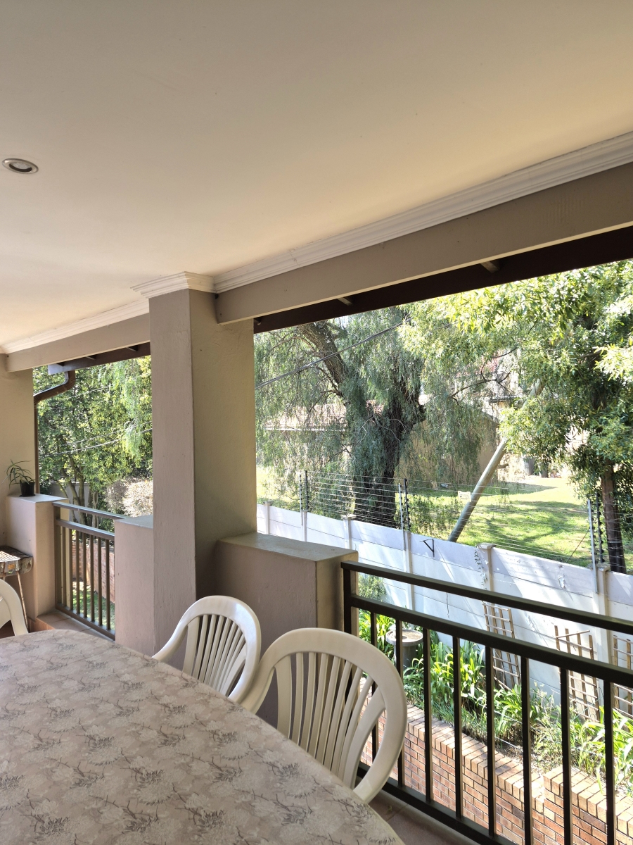 2 Bedroom Property for Sale in Saxonwold Gauteng