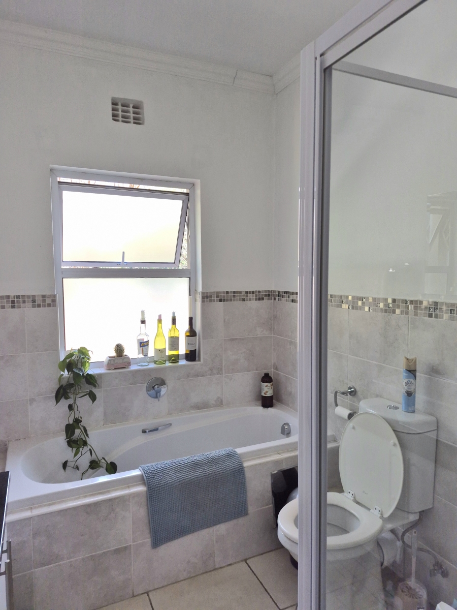 2 Bedroom Property for Sale in Saxonwold Gauteng