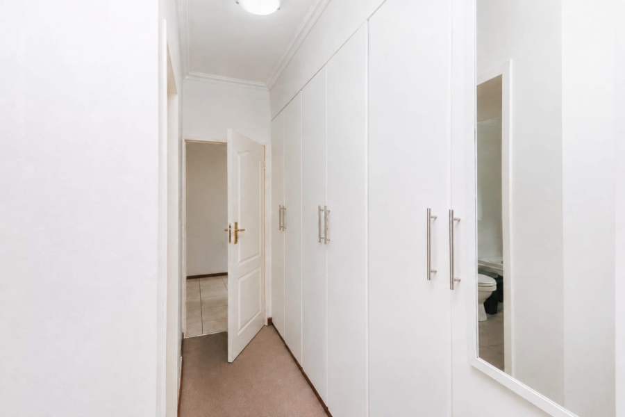 2 Bedroom Property for Sale in Saxonwold Gauteng