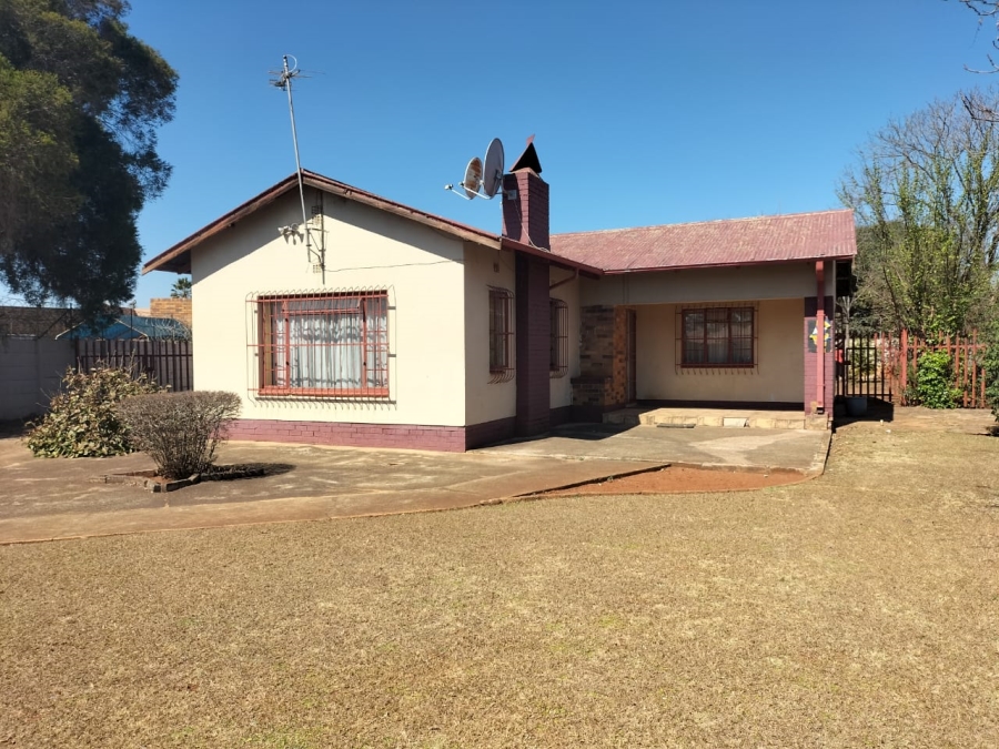 3 Bedroom Property for Sale in Westonaria Gauteng