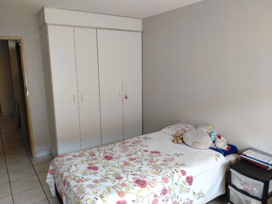 2 Bedroom Property for Sale in Die Hoewes Gauteng