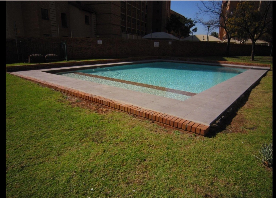 2 Bedroom Property for Sale in Die Hoewes Gauteng
