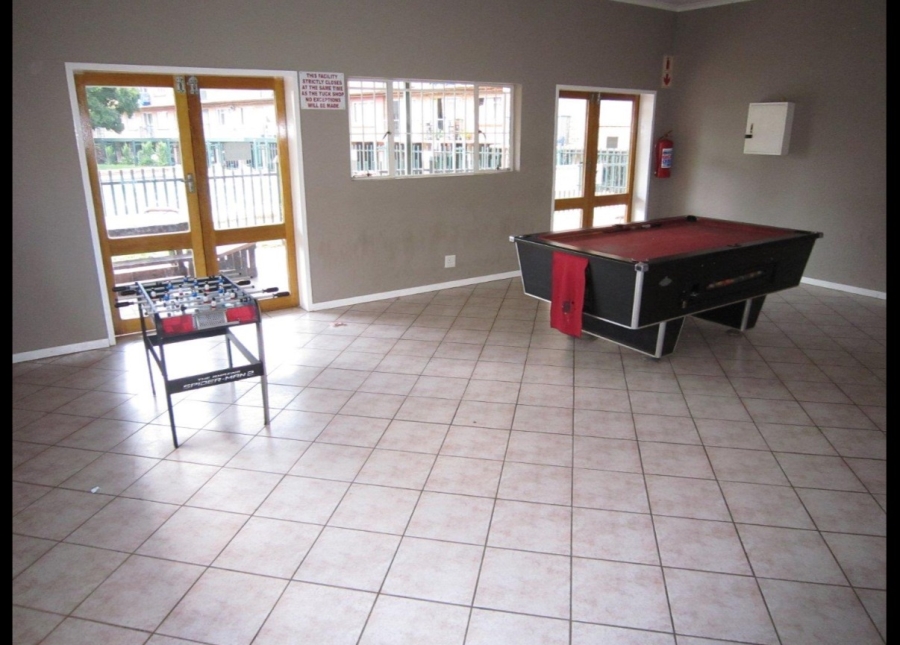 2 Bedroom Property for Sale in Die Hoewes Gauteng