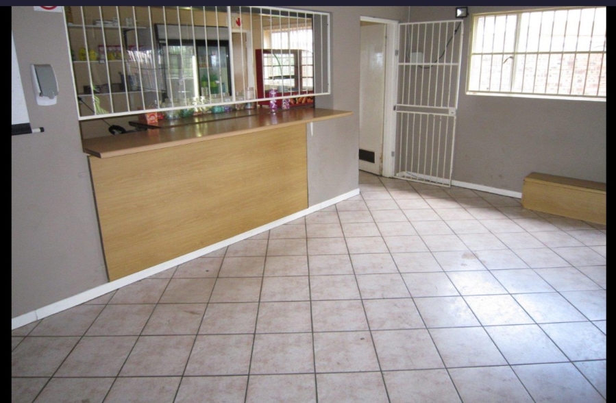 2 Bedroom Property for Sale in Die Hoewes Gauteng