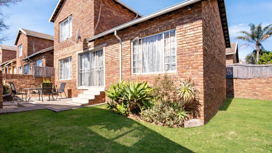 3 Bedroom Property for Sale in Wilgeheuwel Gauteng