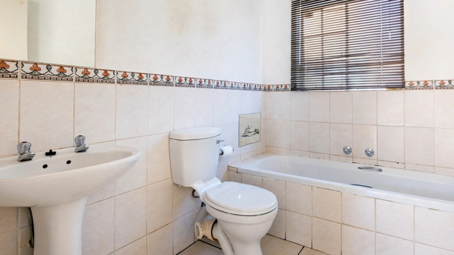 3 Bedroom Property for Sale in Wilgeheuwel Gauteng