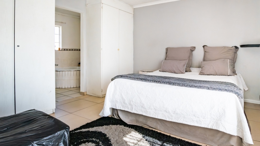 3 Bedroom Property for Sale in Wilgeheuwel Gauteng