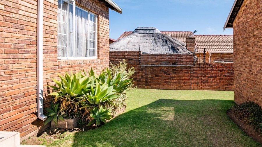 3 Bedroom Property for Sale in Wilgeheuwel Gauteng
