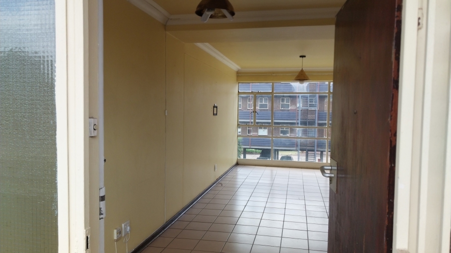 To Let 2 Bedroom Property for Rent in Rhodesfield Gauteng
