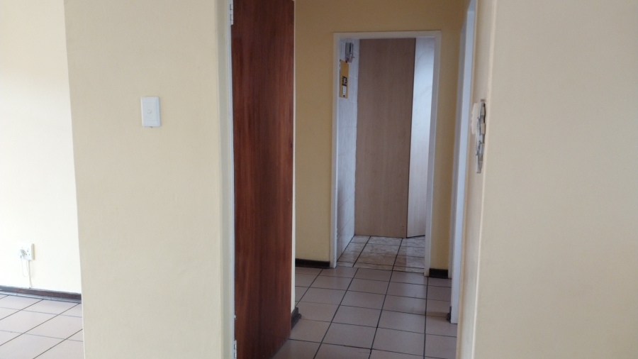 To Let 2 Bedroom Property for Rent in Rhodesfield Gauteng