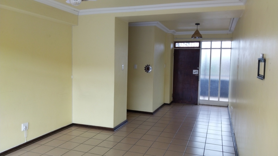 To Let 2 Bedroom Property for Rent in Rhodesfield Gauteng