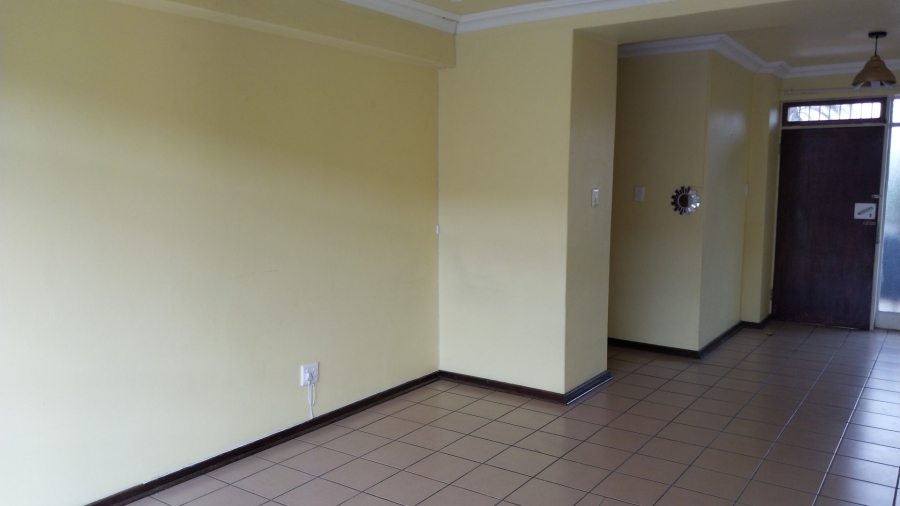 To Let 2 Bedroom Property for Rent in Rhodesfield Gauteng