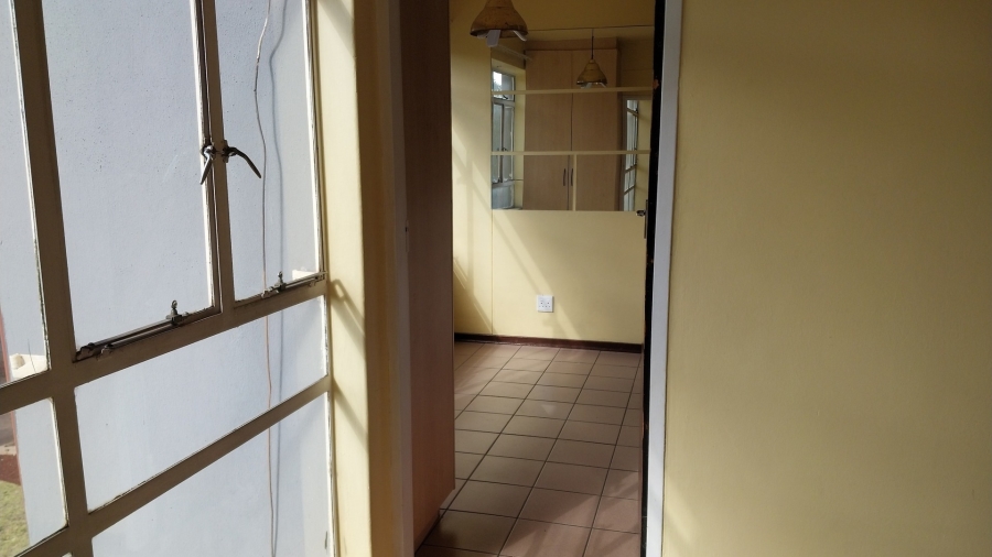 To Let 2 Bedroom Property for Rent in Rhodesfield Gauteng