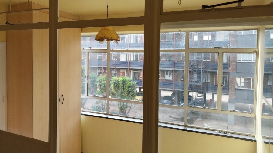 To Let 2 Bedroom Property for Rent in Rhodesfield Gauteng