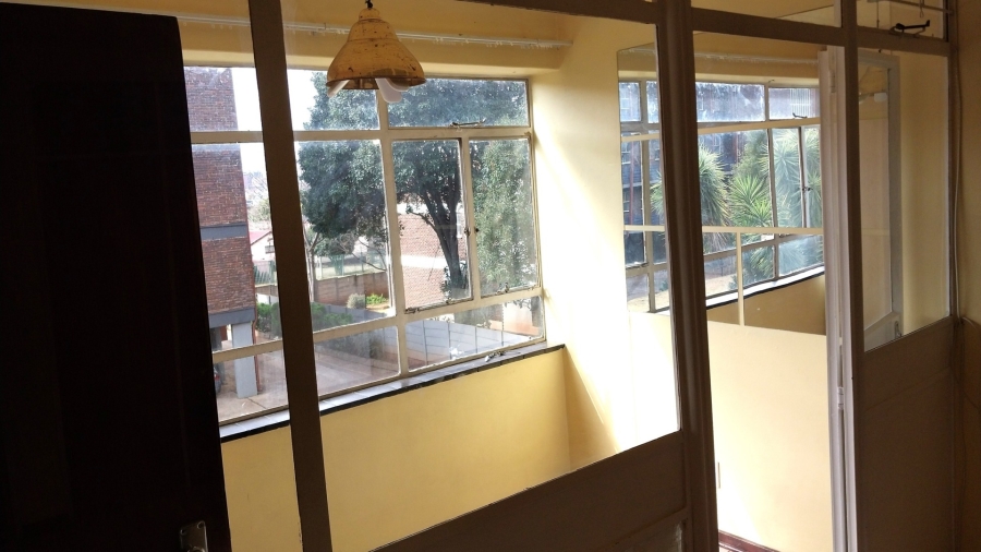 To Let 2 Bedroom Property for Rent in Rhodesfield Gauteng