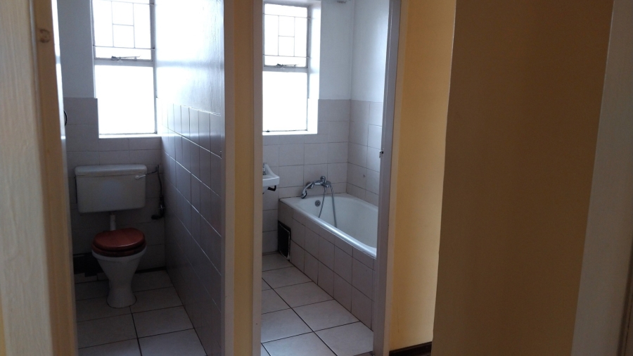 To Let 2 Bedroom Property for Rent in Rhodesfield Gauteng