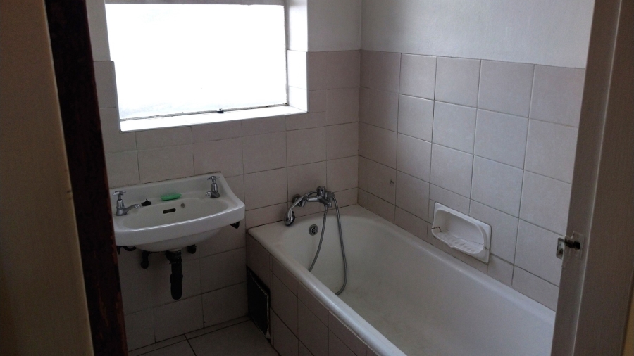 To Let 2 Bedroom Property for Rent in Rhodesfield Gauteng