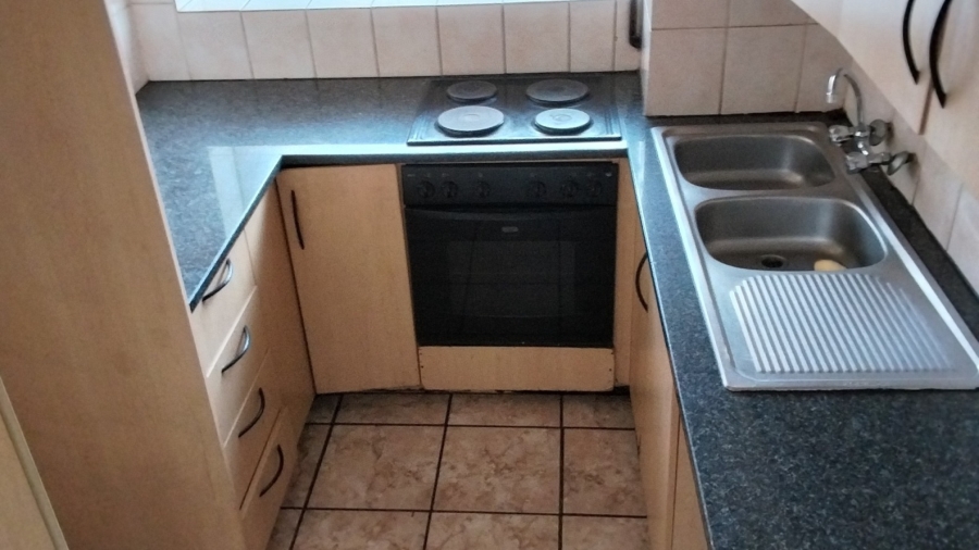 To Let 2 Bedroom Property for Rent in Rhodesfield Gauteng