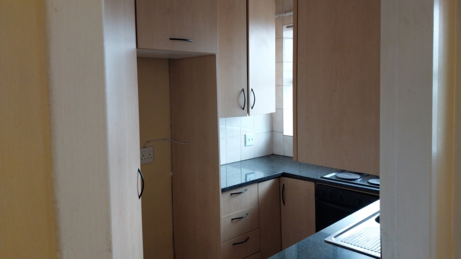 To Let 2 Bedroom Property for Rent in Rhodesfield Gauteng