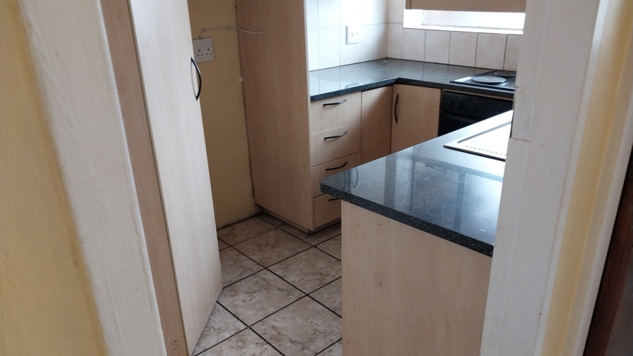 To Let 2 Bedroom Property for Rent in Rhodesfield Gauteng