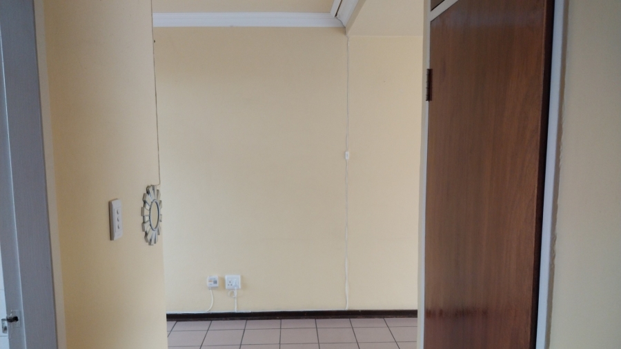 To Let 2 Bedroom Property for Rent in Rhodesfield Gauteng